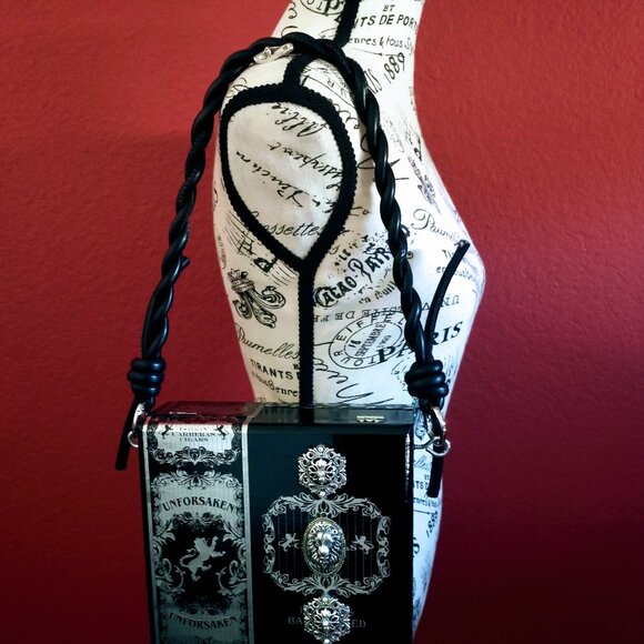 Suenos de Saundra Upcycled Black/Silver Unforsaken Cigar Box Shoulder Purse - Picture 2 of 13
